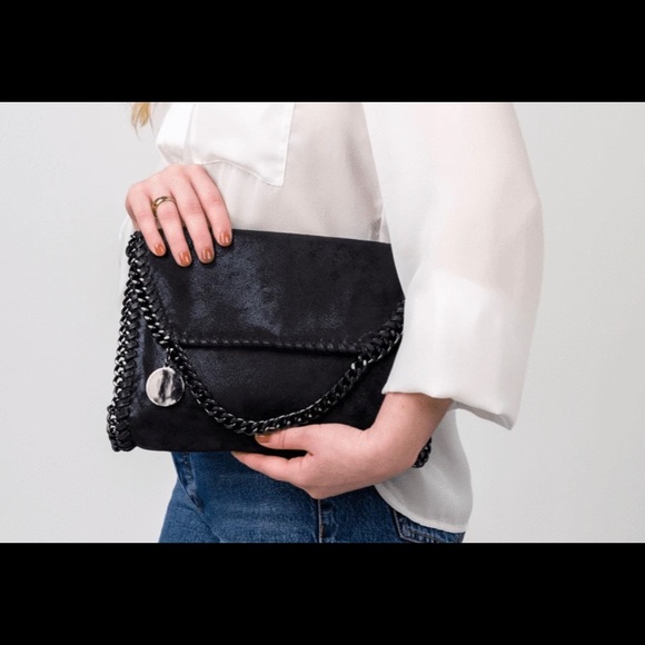 Vegan warehouse ALICIA CROSSBODY - only carried once- good condition. - in black - Picture 3 of 3